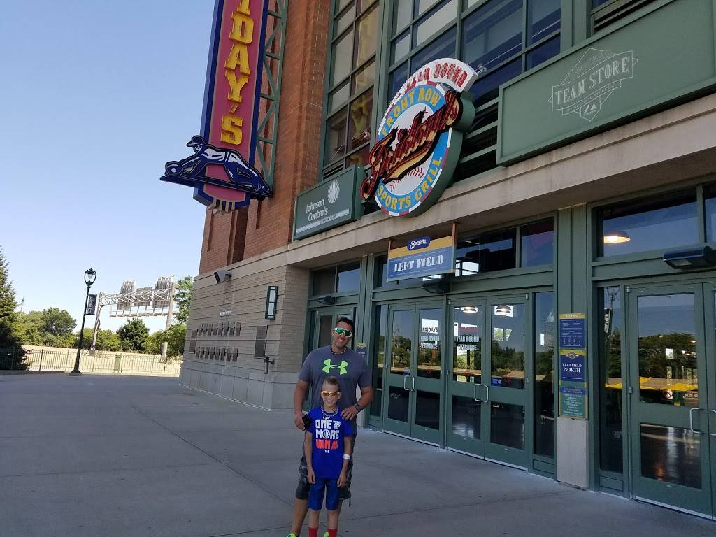 TGI Fridays | restaurant | 1 Brewers Way, Milwaukee, WI 53214, USA | 4149024201 OR +1 414-902-4201