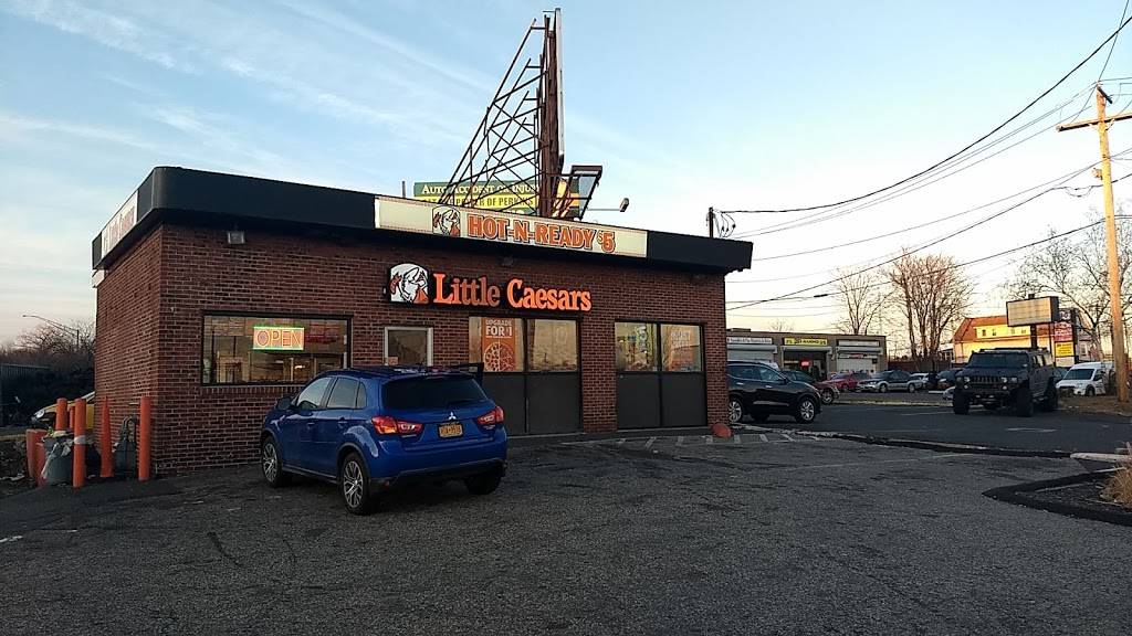 Little Caesars Pizza | meal takeaway | 186 North Ave, Bridgeport, CT 06606, USA | 2036901483 OR +1 203-690-1483