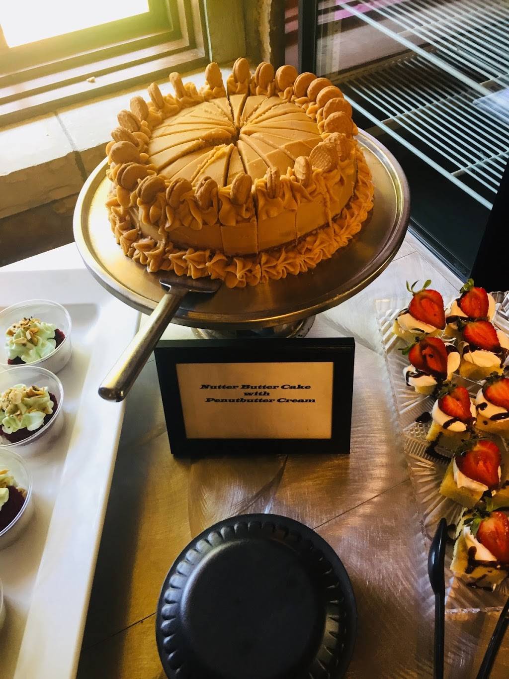 Smokehaus Restaurant | night club | 6633 Sportsmans Ln, Clarksville, TN 37042, USA | 2707984993 OR +1 270-798-4993