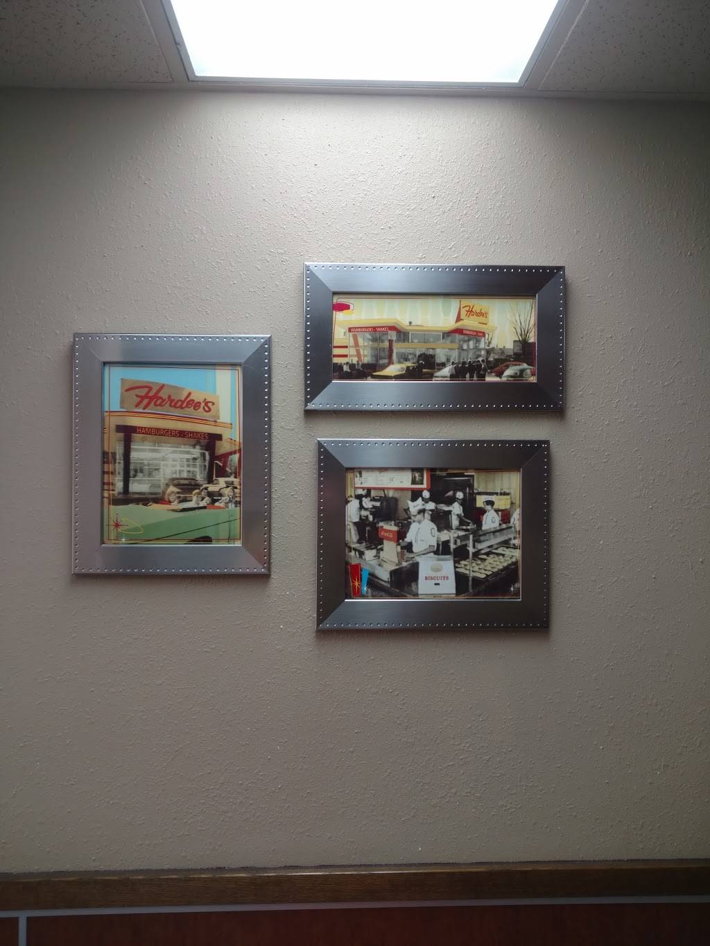 Hardees | restaurant | 530 Main St W, Mt Carmel, TN 37645, USA | 4233578405 OR +1 423-357-8405