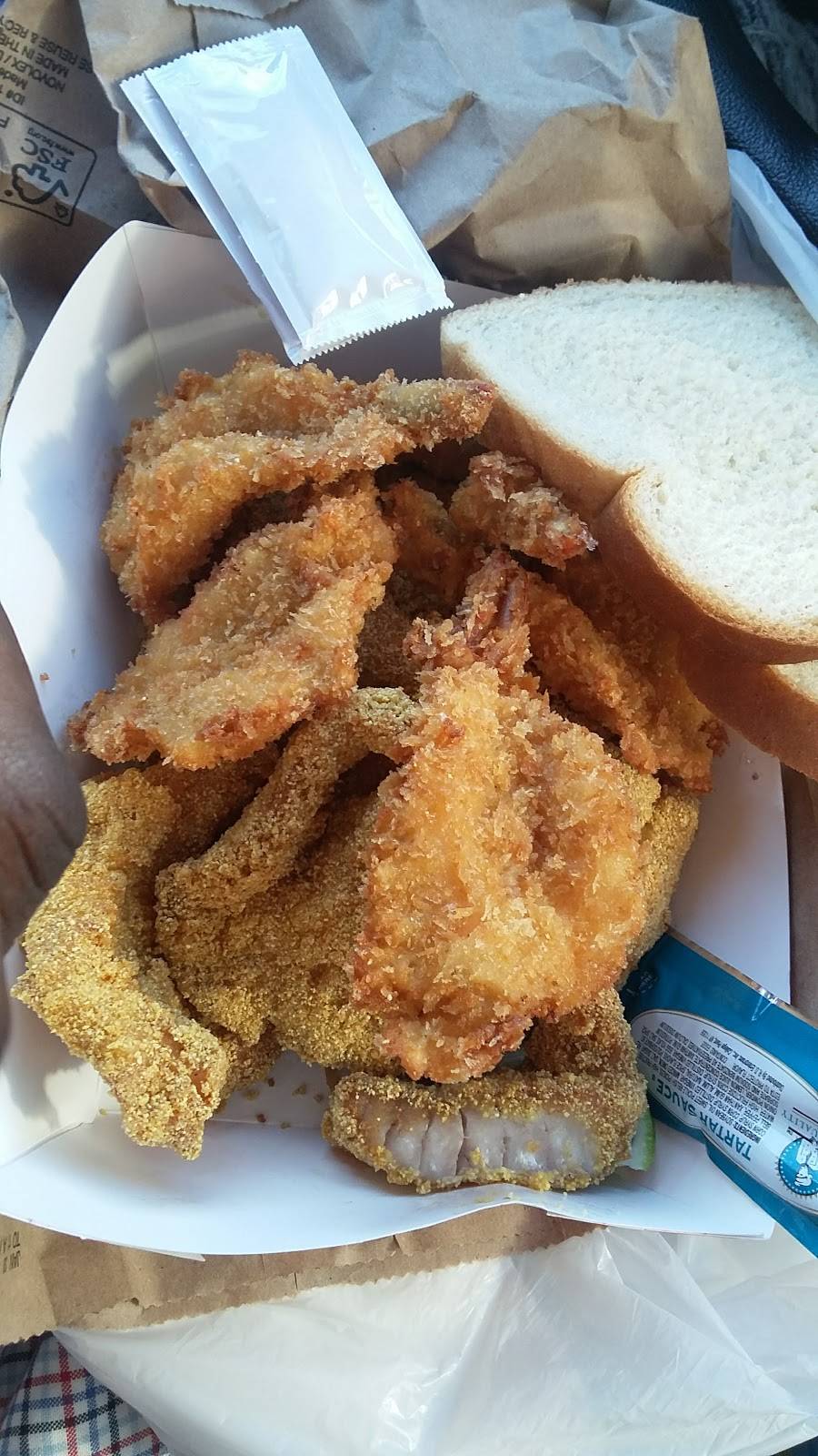 Louisiana Famous Fried Chicken | restaurant | 4008 MacArthur Boulevard, Oakland, CA 94619, USA | 5103281144 OR +1 510-328-1144