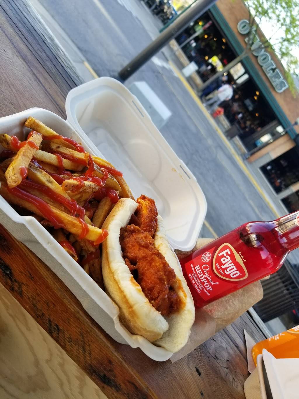 Detroit Dog Co. | restaurant | 200 W 5th St, Royal Oak, MI 48067, USA | 2482916587 OR +1 248-291-6587