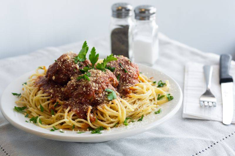 G&L European Cuisine | restaurant | 134 Speers Rd, Oakville, ON L6K 2E7, Canada | 9058444711 OR +1 905-844-4711