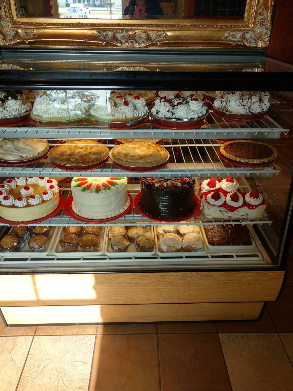 Christos Family Dining | restaurant | 1951 S Heaton St, Knox, IN 46534, USA | 5747727006 OR +1 574-772-7006