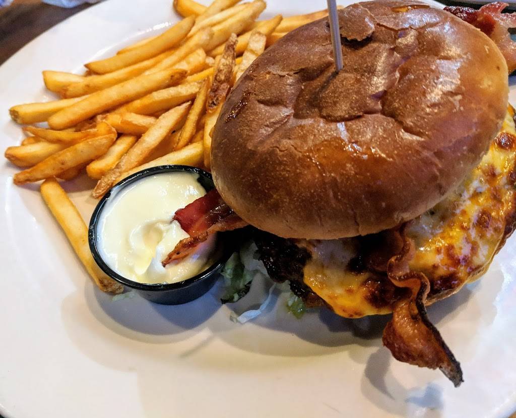 Bostons Restaurant & Sports Bar | restaurant | 1099 Lydia Dr, Marysville, OH 43040, USA | 9376420584 OR +1 937-642-0584