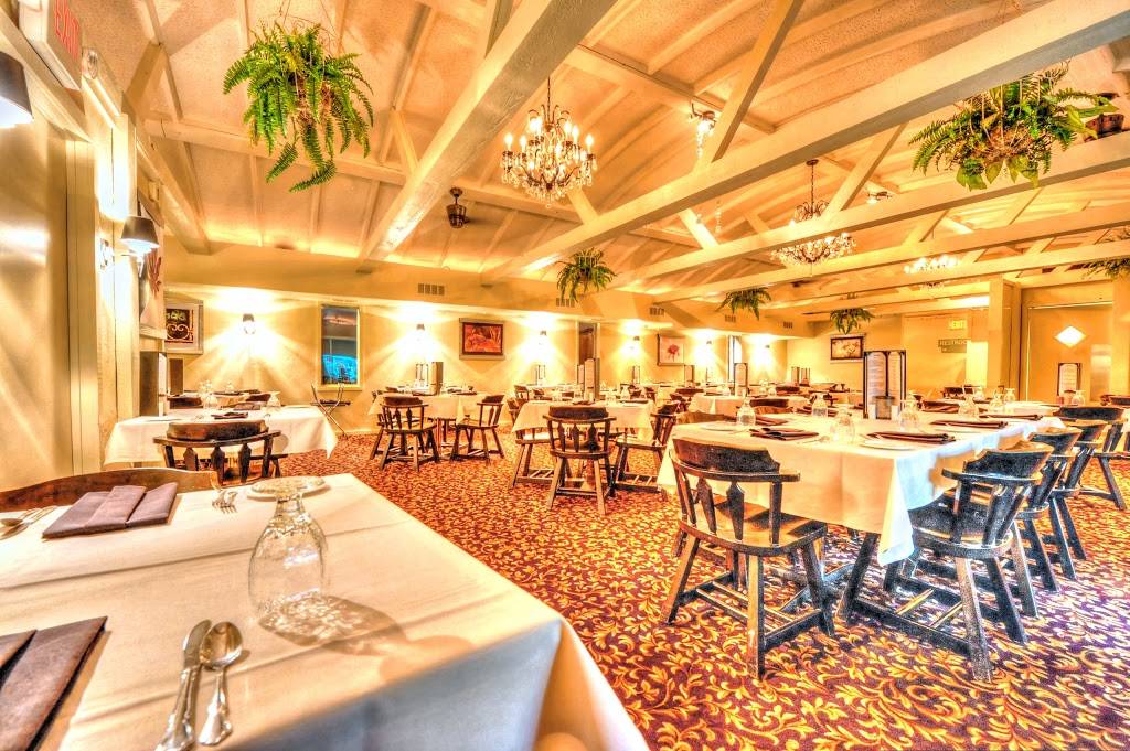 Michaels Supper Club | restaurant | 2901 Rib Mountain Dr, Wausau, WI 54401, USA | 7158429856 OR +1 715-842-9856