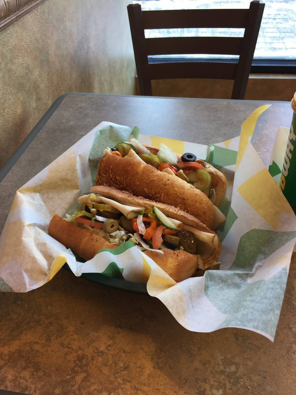 Subway Burlington | restaurant | 728 Burloak Dr, Burlington, ON L7L 0B1, Canada | 9053331138 OR +1 905-333-1138