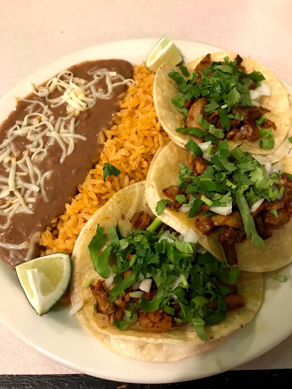 Taqueria Rolys | restaurant | 2006 16th St, Moline, IL 61265, USA | 3095176516 OR +1 309-517-6516