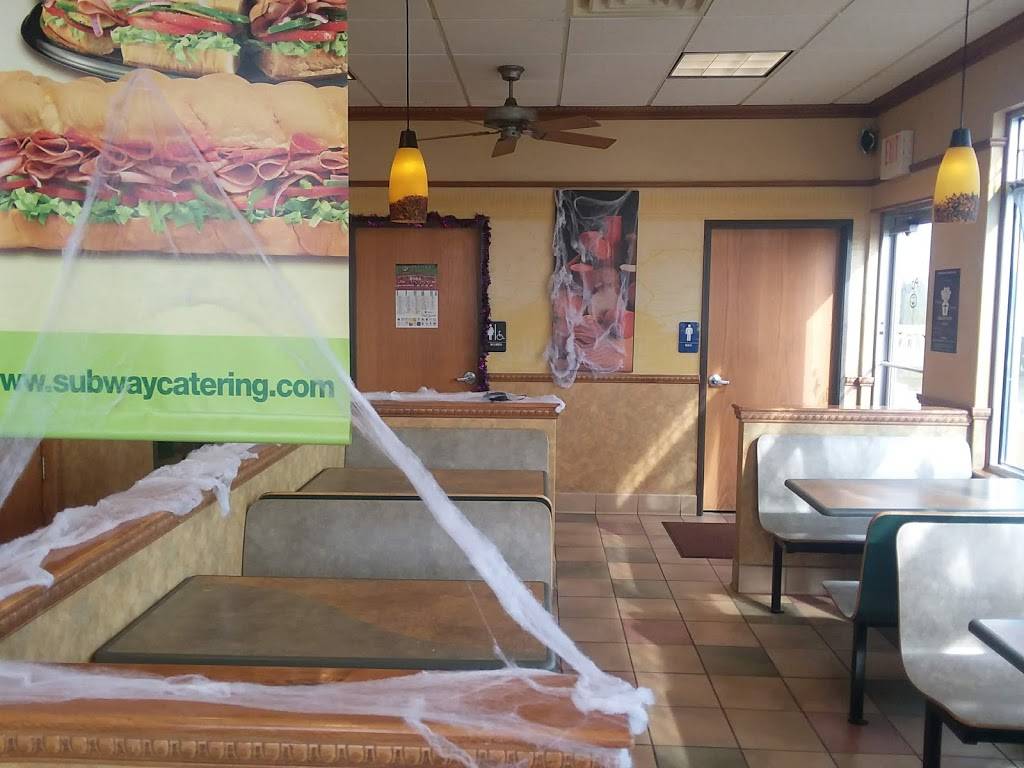 Subway | restaurant | 922 E Main St, Winneconne, WI 54986, USA | 9205827752 OR +1 920-582-7752