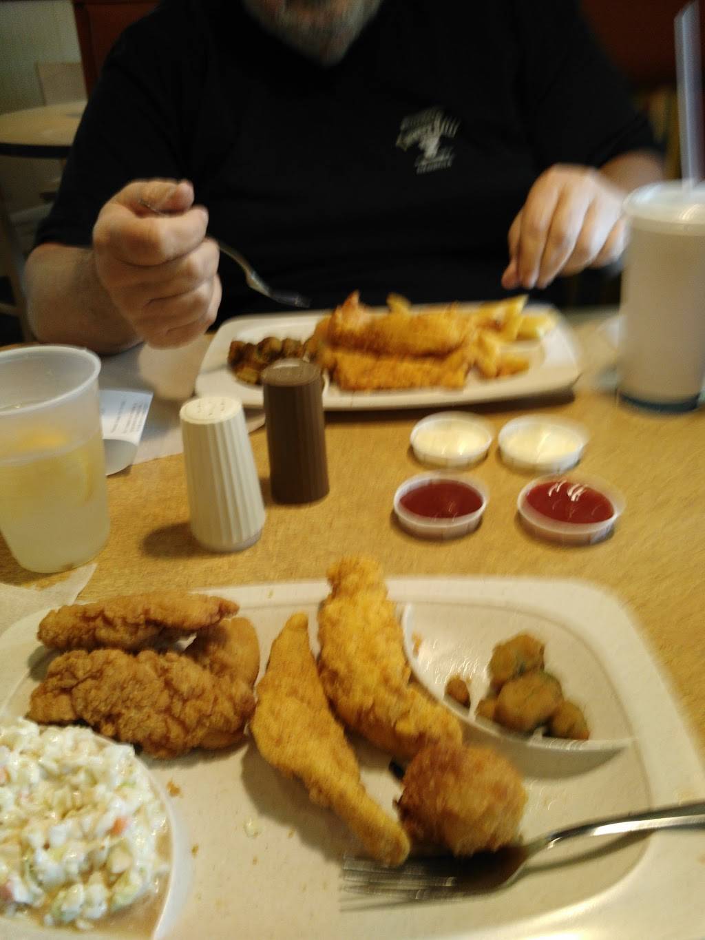 Captain Ds | restaurant | 120 Furniture Dr, Cornelia, GA 30531, USA | 7067789700 OR +1 706-778-9700