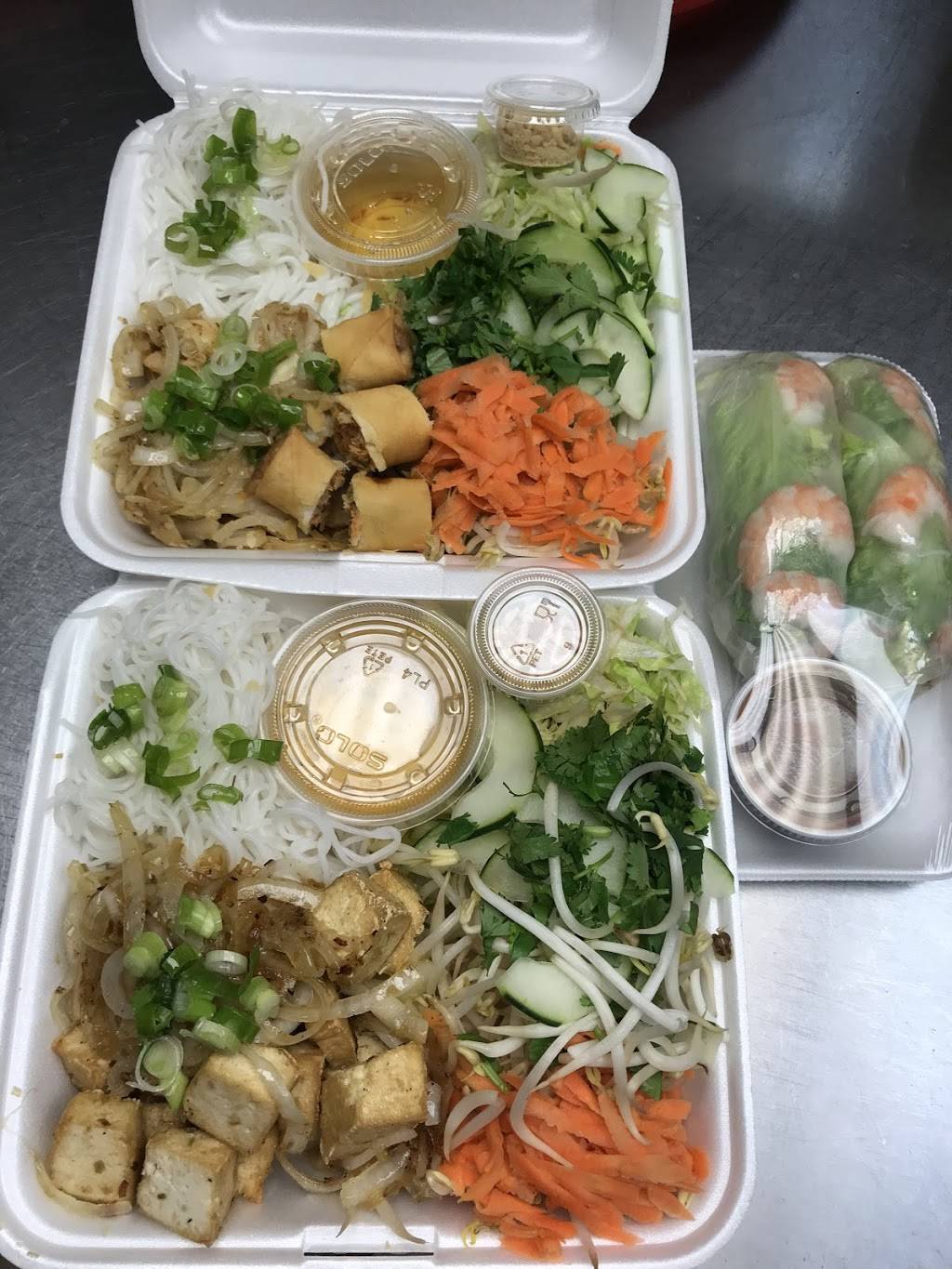 Banh Mi N More Vietnamese Eatery | restaurant | 10520 Northwest Fwy, Houston, TX 77092, USA | 8323013963 OR +1 832-301-3963