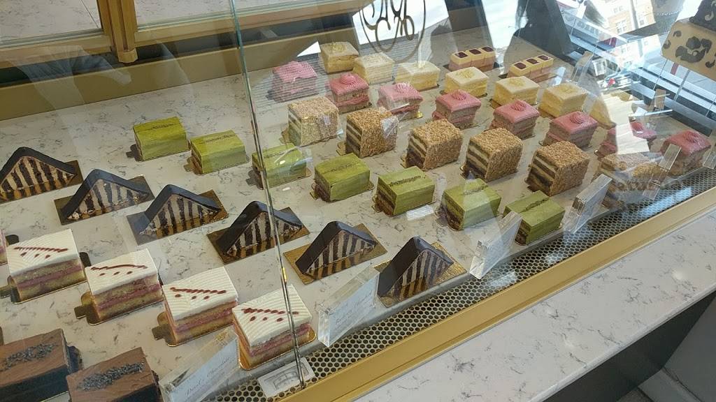 Voilà Pastry & Café | bakery | 5908 N Kings Hwy, Alexandria, VA 22303, USA | 7033291780 OR +1 703-329-1780