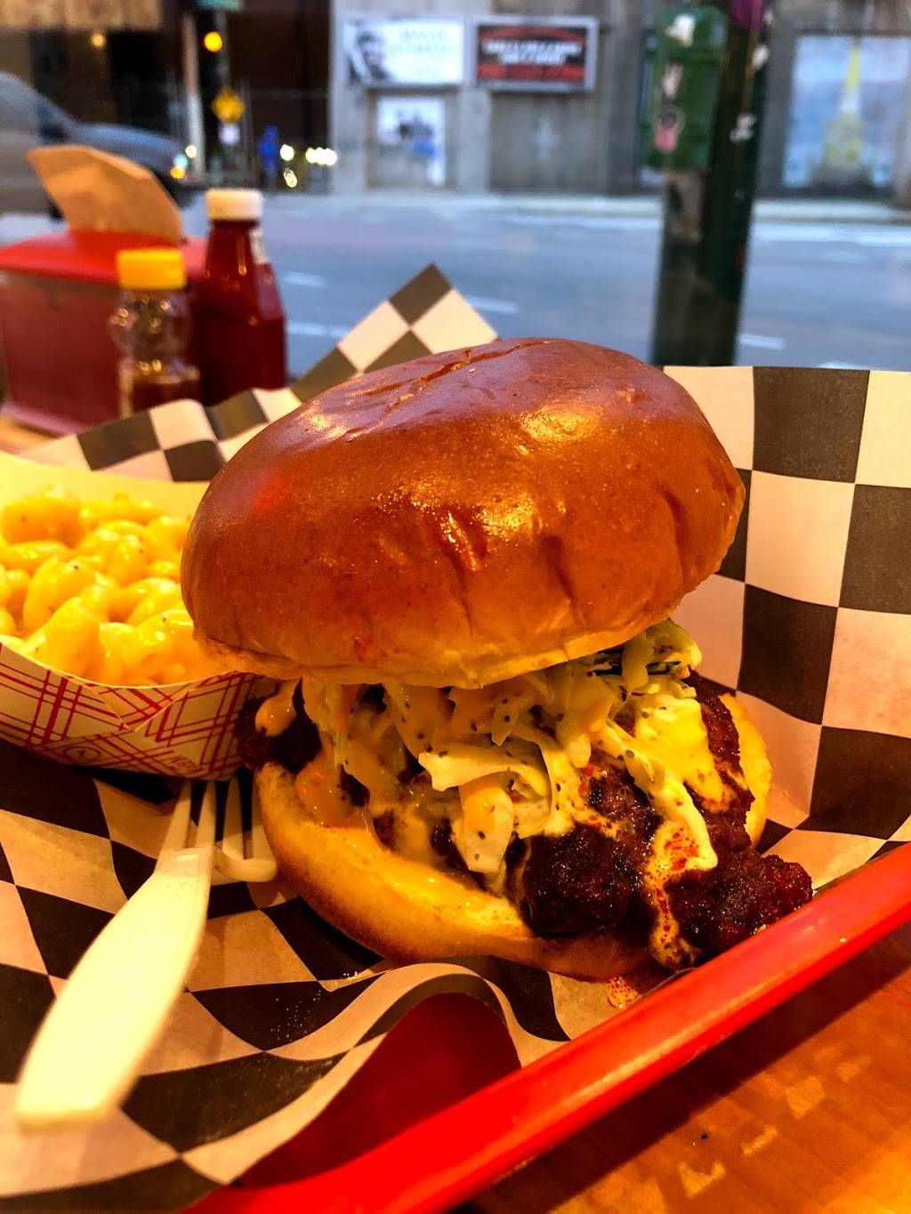 The Roost Carolina Kitchen | restaurant | 457 N Milwaukee Ave, Chicago, IL 60654, USA | 3128775738 OR +1 312-877-5738