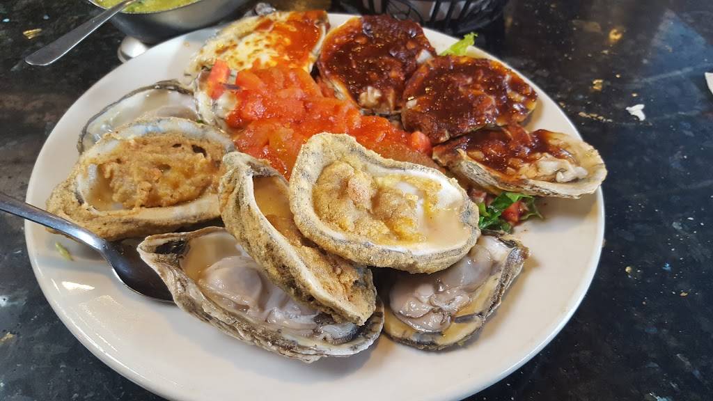 El Barco Mariscos | restaurant | 1035 N Ashland Ave, Chicago, IL 60622, USA | 7734866850 OR +1 773-486-6850