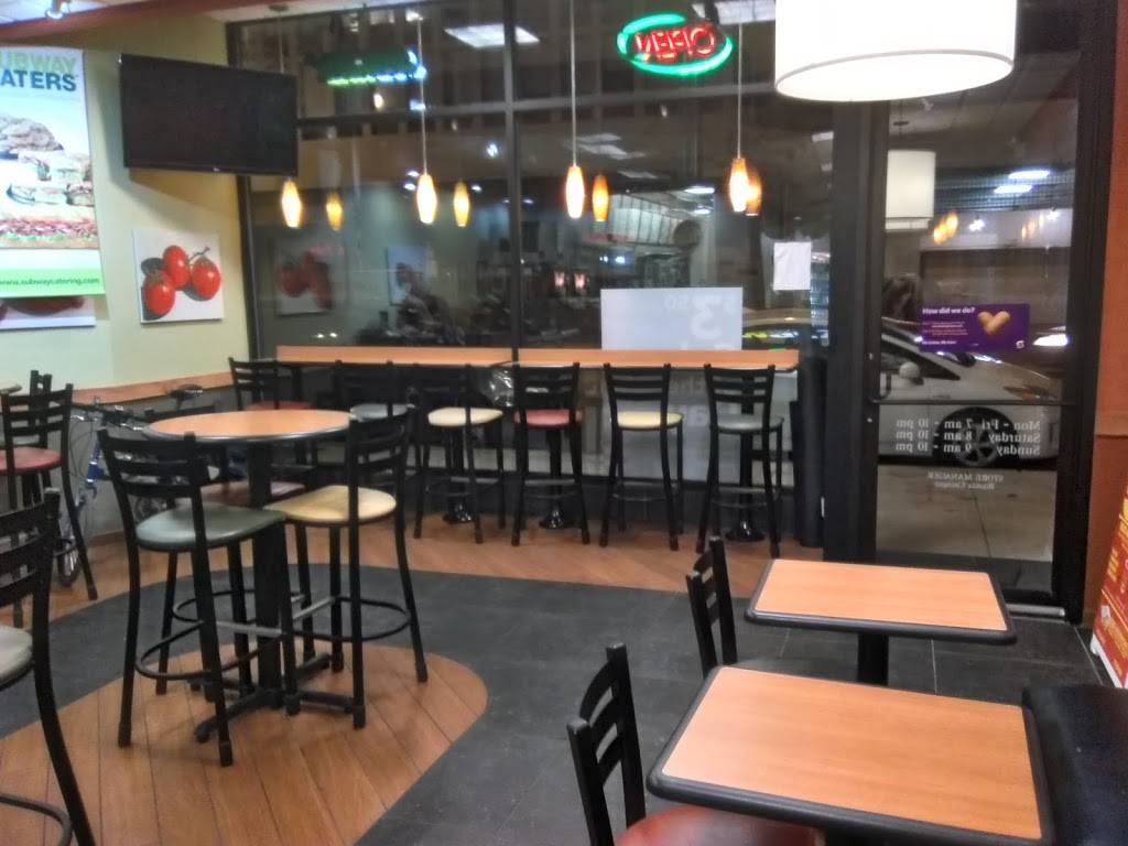 Subway Restaurants | restaurant | 2421 N Clark St, Chicago, IL 60614, USA | 7733607262 OR +1 773-360-7262