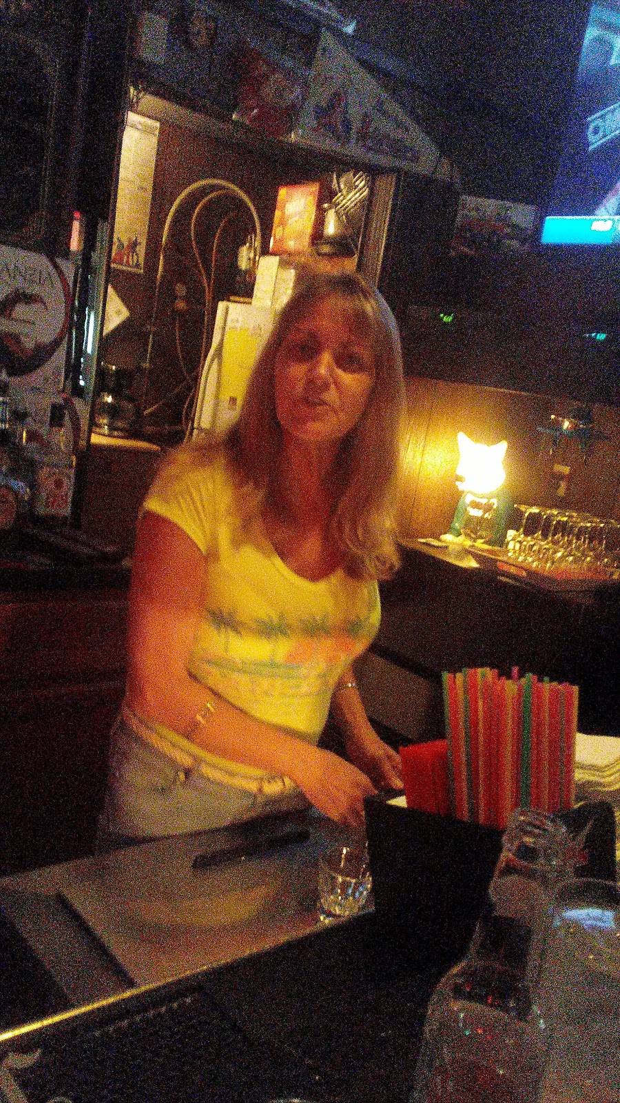 Hanks Pub & Patio | restaurant | 2529 Patterson Rd, Dayton, OH 45420, USA | 9372547527 OR +1 937-254-7527