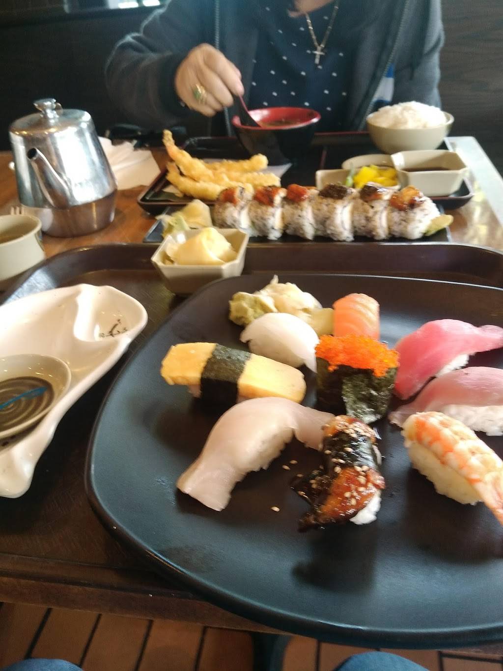 Yo Sushi | restaurant | 114 Robles Way, Vallejo, CA 94591, USA | 7076471100 OR +1 707-647-1100