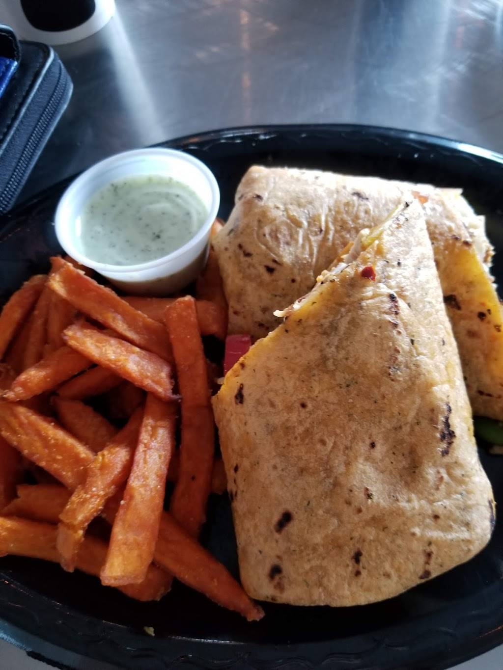 Fugazzis | restaurant | 8338, 5345 W Cypress Ave, Visalia, CA 93277, USA | 5596352790 OR +1 559-635-2790