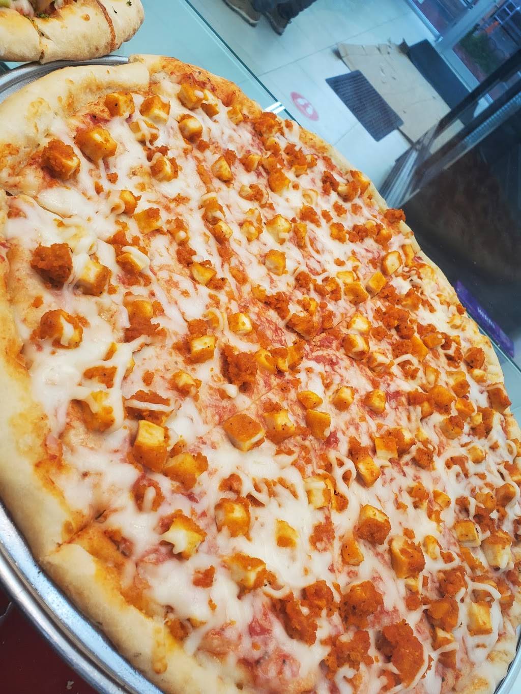 Yankees 99 cent hot pizza | restaurant | 52 E 161 St, The Bronx, NY 10451, USA | 3475905903 OR +1 347-590-5903