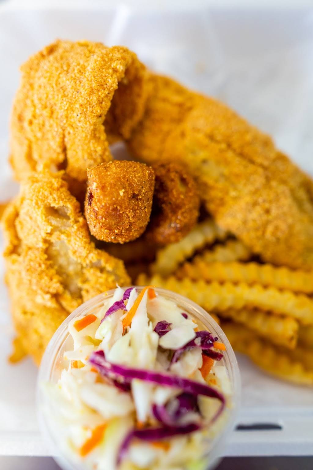 Saks Wing Shak | restaurant | 3911 Brainerd Rd, Chattanooga, TN 37411, USA | 4234999959 OR +1 423-499-9959