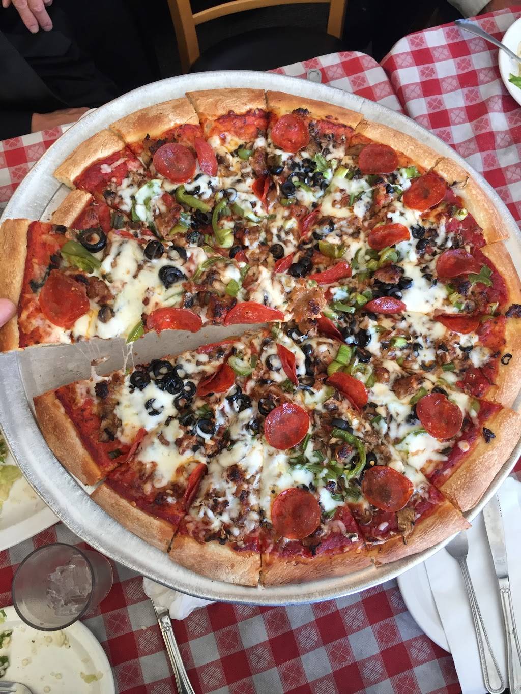 Eagle Pizzeria | restaurant | 2307, 1712 Taraval, San Francisco, CA 94116, USA | 4155663113 OR +1 415-566-3113