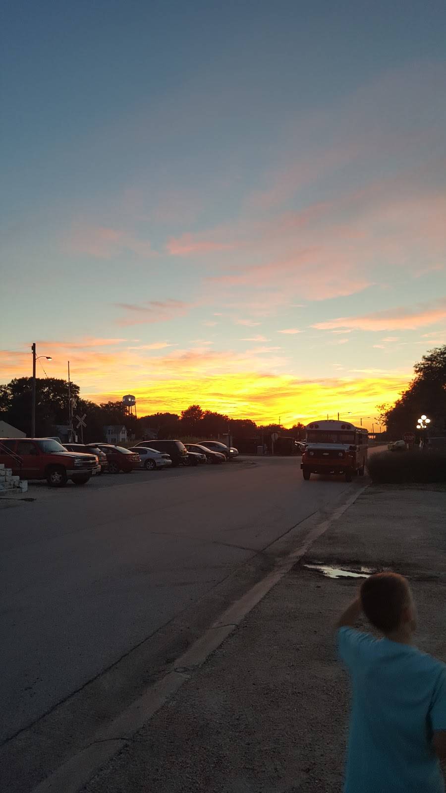 R Bar | restaurant | 310 3rd St, Waterloo, NE 68069, USA | 4027794110 OR +1 402-779-4110