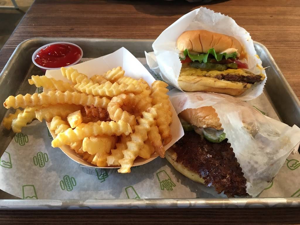 Shake Shack | restaurant | 2093 Smith Haven Plaza, Lake Grove, NY 11755, USA | 6312461096 OR +1 631-246-1096