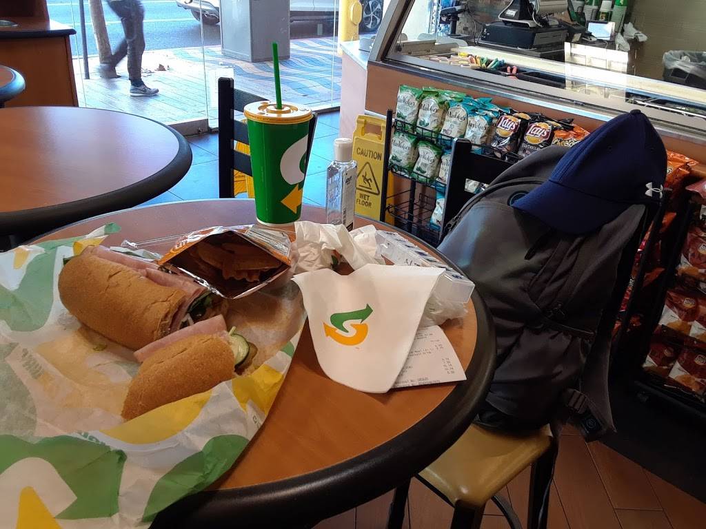 Subway Restaurants | restaurant | 1551 Ocean Ave #145, Santa Monica, CA 90401, USA | 3103939339 OR +1 310-393-9339