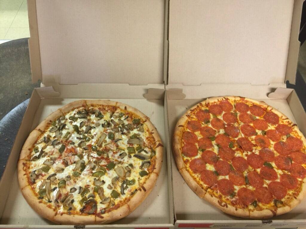Nickys Pizzeria | restaurant | 1916 McCartney Rd, Campbell, OH 44405, USA | 3307470381 OR +1 330-747-0381