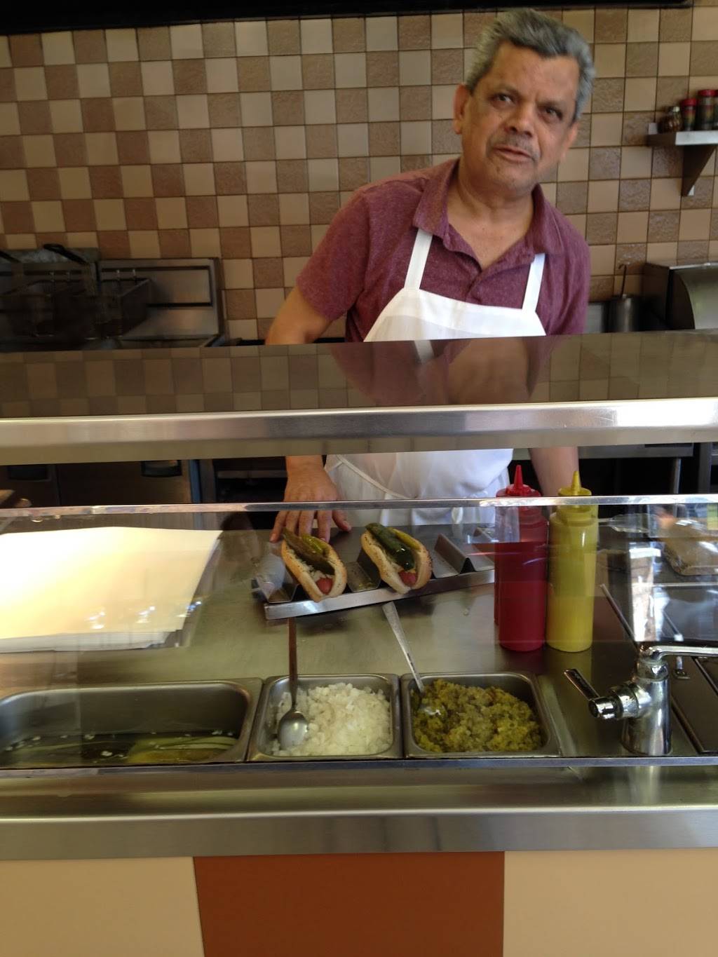 Mangis Fast Foods | restaurant | 3801 N Lincoln Ave, Chicago, IL 60613, USA | 7734770406 OR +1 773-477-0406