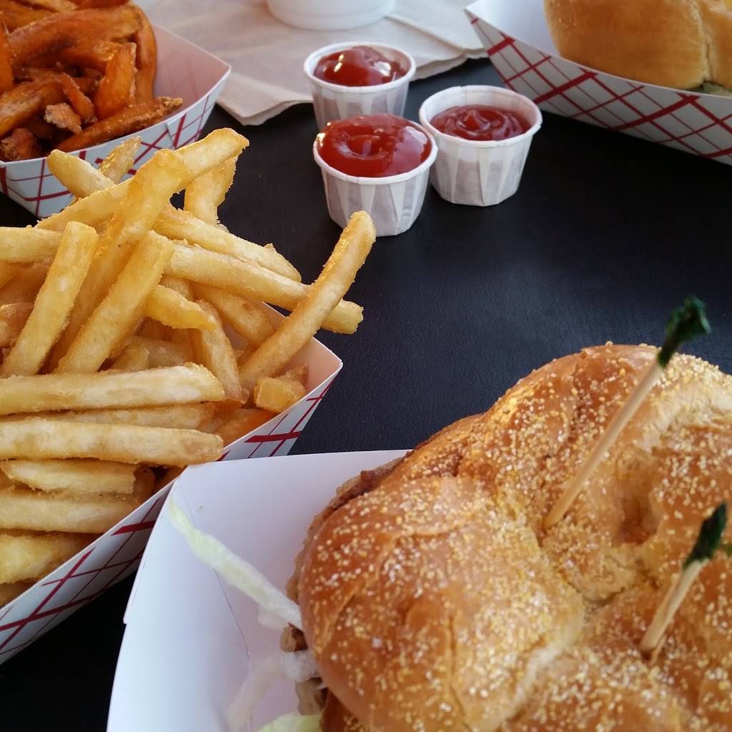 Big Earls Greasy Eats | restaurant | 6135 E Cave Creek Rd, Cave Creek, AZ 85331, USA | 4805757889 OR +1 480-575-7889