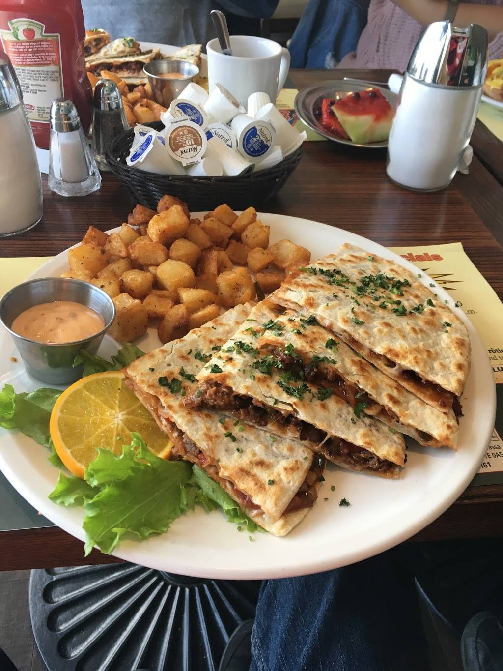 Eggcetera | restaurant | 5975 Boulevard Robert-Bourassa, Laval, QC H7E 0A4, Canada | 4506656161 OR +1 450-665-6161