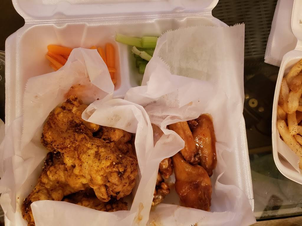 Kings of Wings | restaurant | 5822 Camp Bowie Blvd, Fort Worth, TX 76107, USA | 2147773616 OR +1 214-777-3616