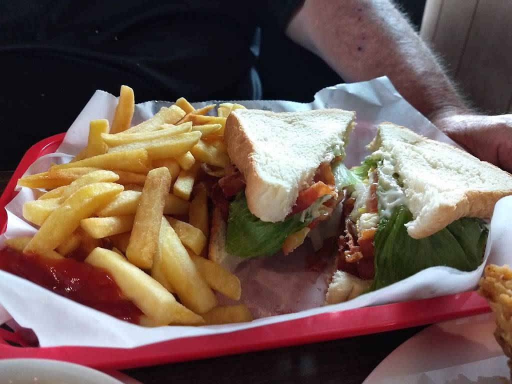 Cruis In Cafe | restaurant | 111 Four Locust Hwy, Keysville, VA 23947, USA | 4347364105 OR +1 434-736-4105