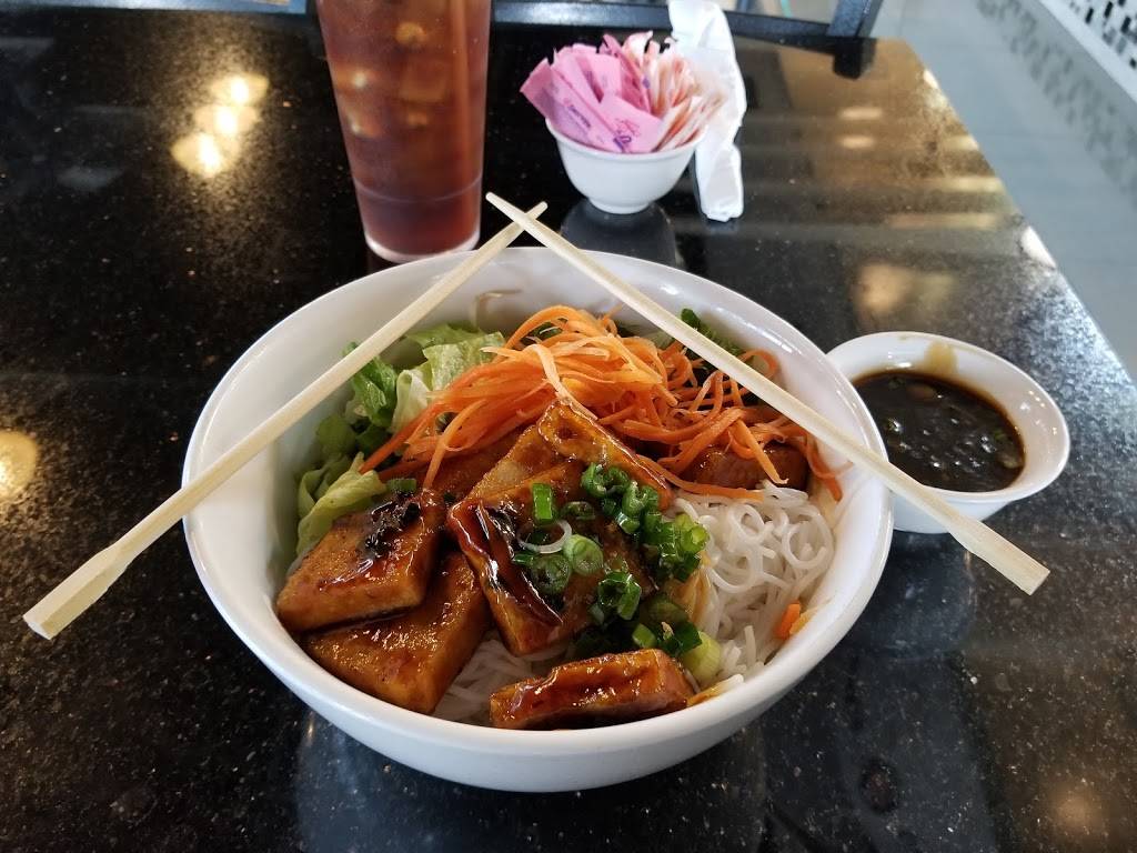 Pho Banh Mi Bistro & Grill | restaurant | 1804 FM646 F, Dickinson, TX 77539, USA | 8323407165 OR +1 832-340-7165