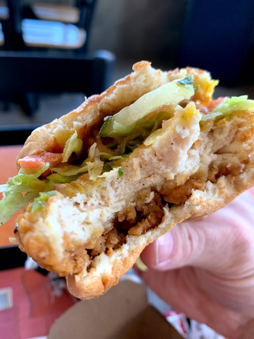 Harveys | restaurant | 550 Fennell Ave E, Hamilton, ON L8V 4S9, Canada | 9053854028 OR +1 905-385-4028