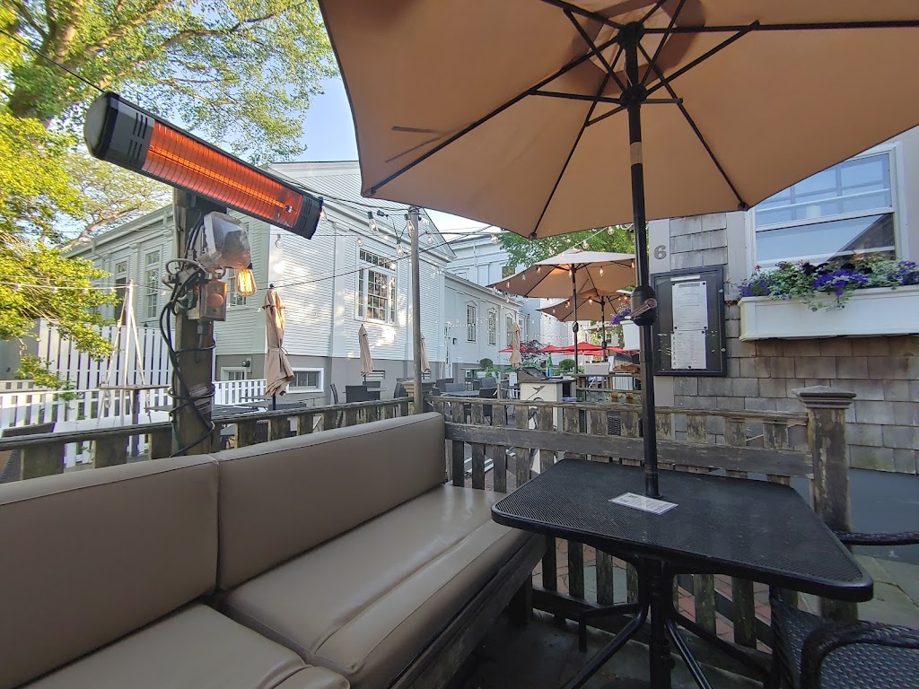 Town | restaurant | 4 E Chestnut St, Nantucket, MA 02554, USA | 5083258696 OR +1 508-325-8696