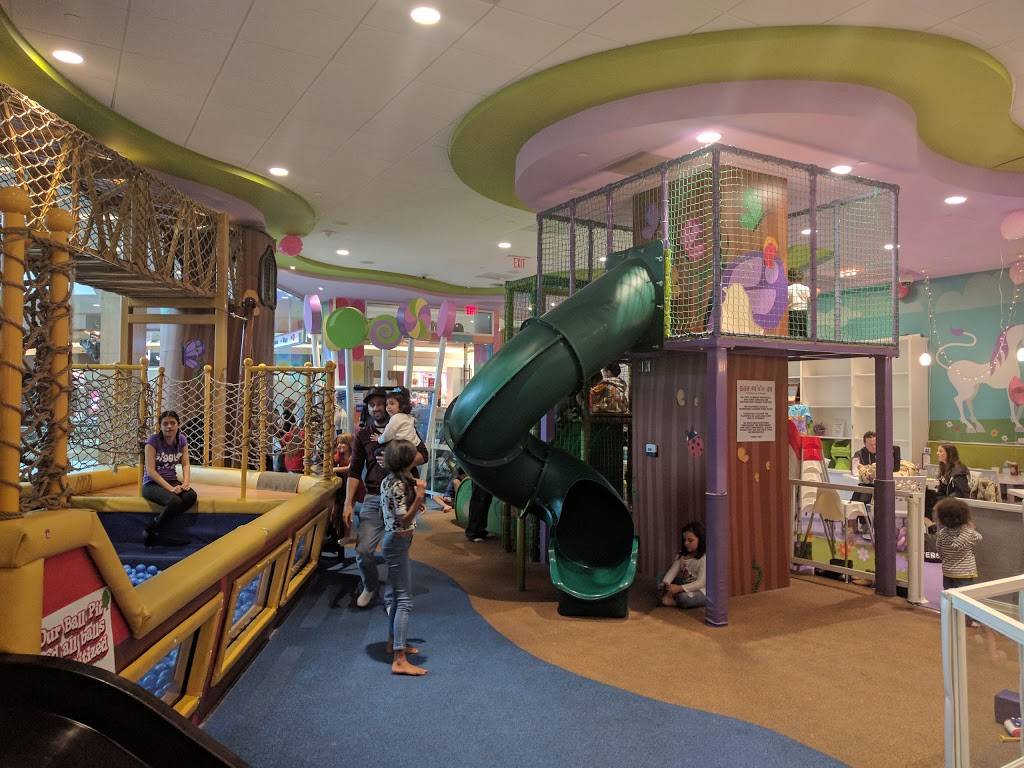 Giggles N Hugs | restaurant | 6600 Topanga Canyon Blvd, Canoga Park, CA 91303, USA | 81895648473 OR +1 818-956-4847 ext. 3