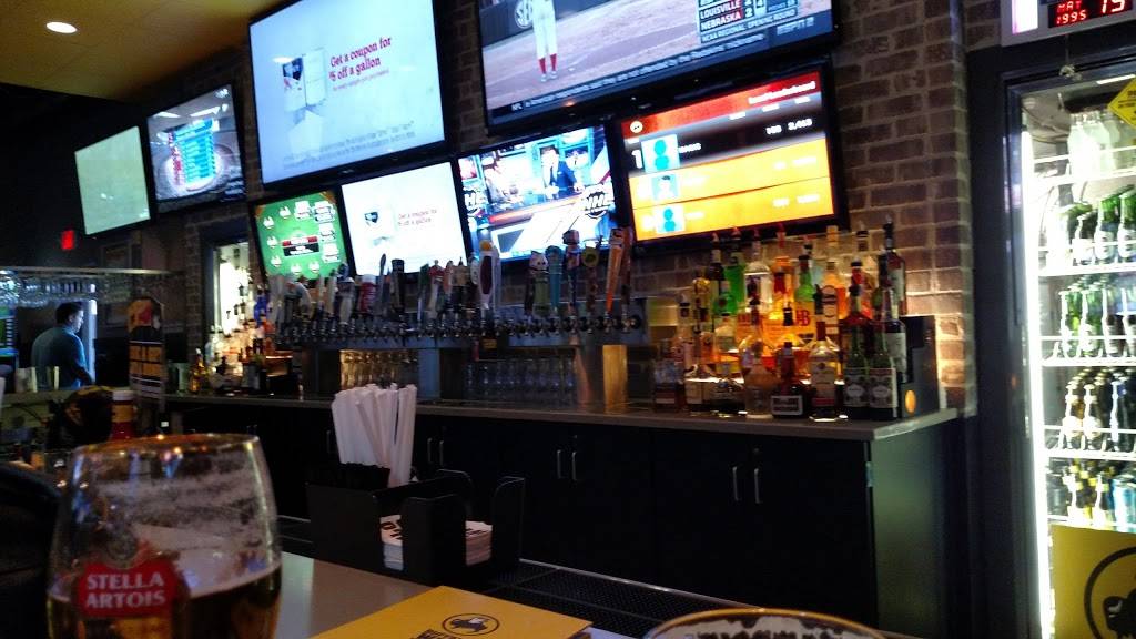 Buffalo Wild Wings | restaurant | 1710 Hilliard Rome Rd, Hilliard, OH 43026, USA | 6149212999 OR +1 614-921-2999