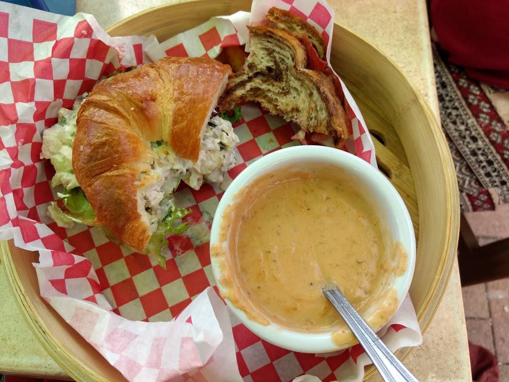 Island Time Bar and Grill | restaurant | 111 Gulf Dr S, Bradenton Beach, FL 34217, USA | 9417821122 OR +1 941-782-1122