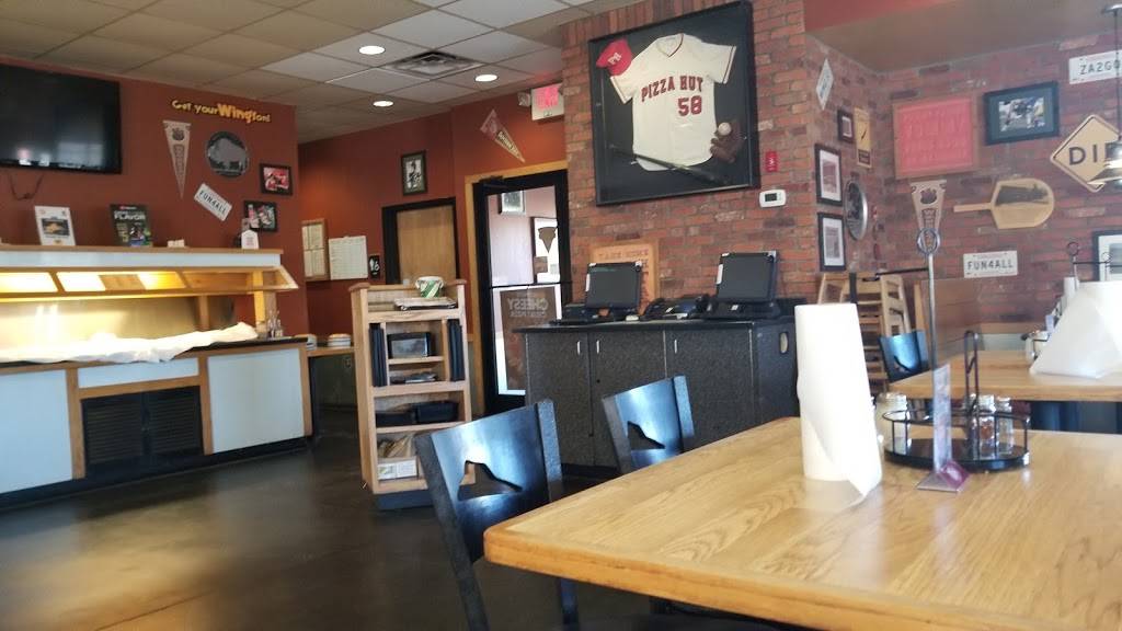 Pizza Hut | restaurant | 380 Tanyard Rd, Rocky Mount, VA 24151, USA | 5404894444 OR +1 540-489-4444