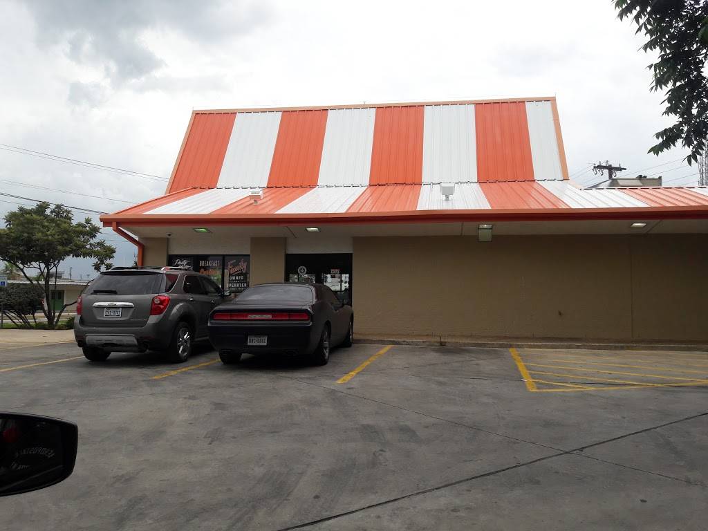Whataburger | restaurant | 1118 Roosevelt Ave, San Antonio, TX 78210, USA | 2105340911 OR +1 210-534-0911