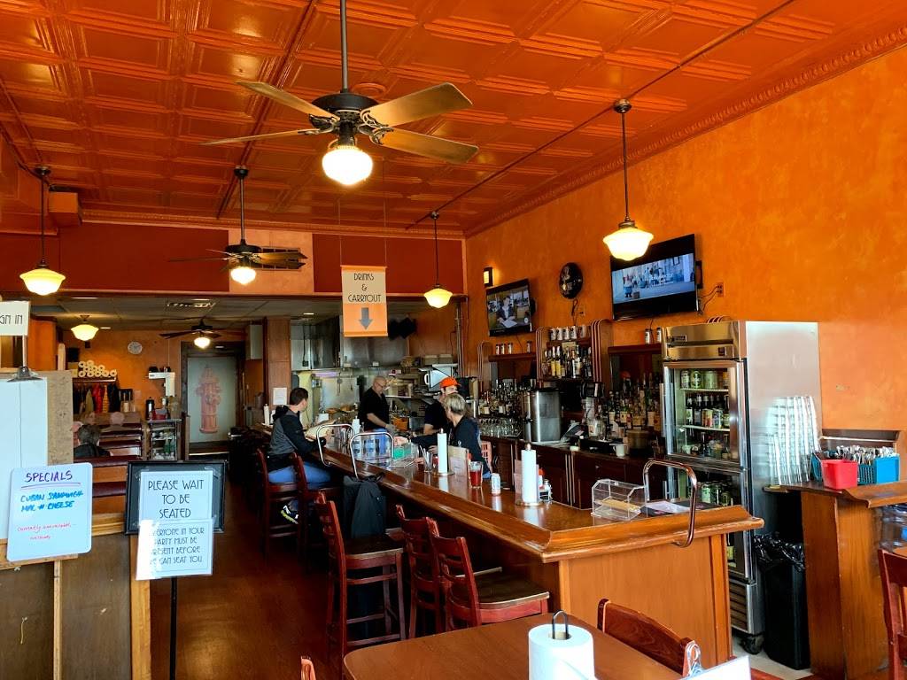 Black Dog Smoke & Ale House | restaurant | 201 N Broadway Ave, Urbana, IL 61801, USA | 2173449342 OR +1 217-344-9342