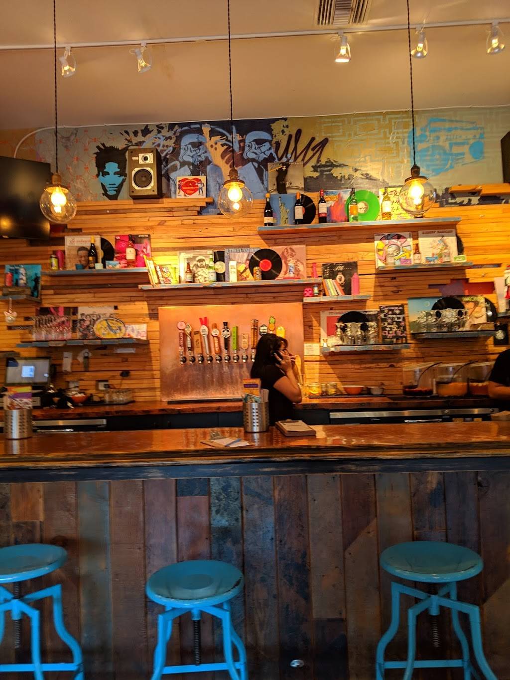 Spitz | restaurant | 3737 Cahuenga Blvd, Studio City, CA 91604, USA | 8187550400 OR +1 818-755-0400