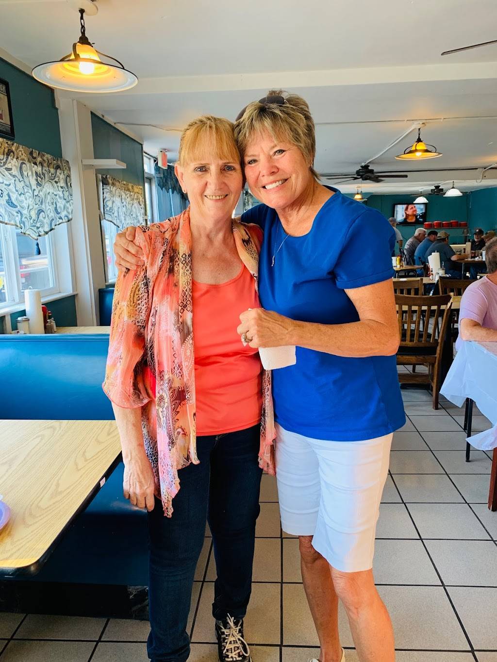 Kays Family Diner | restaurant | 107 N Main St, Elkton, KY 42220, USA | 2707260188 OR +1 270-726-0188