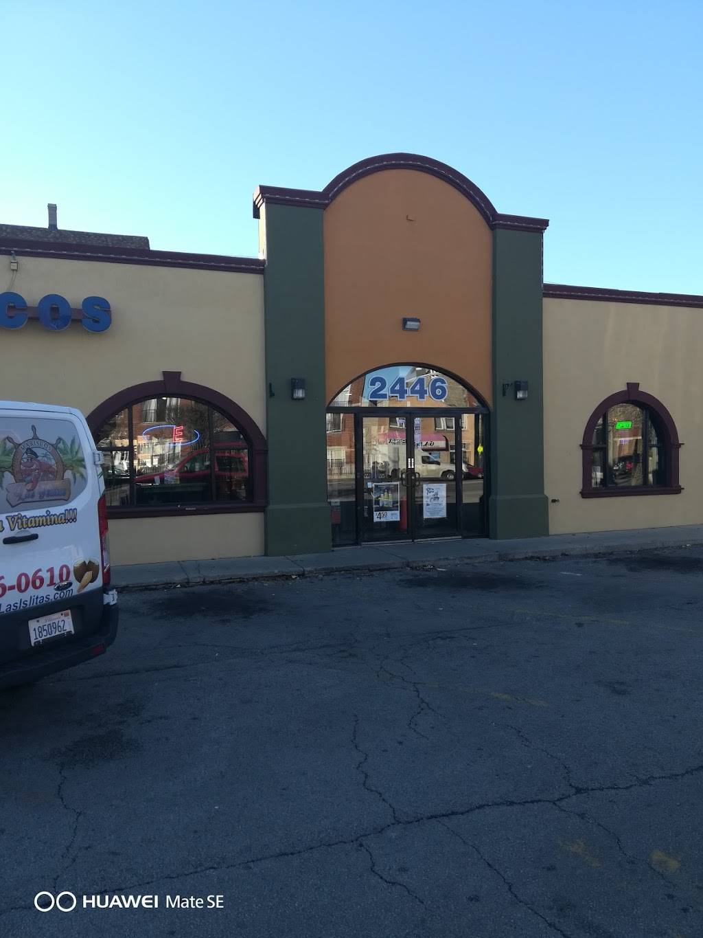 Mariscos Las Islitas | restaurant | 2446 S Western Ave, Chicago, IL 60608, USA | 7733760610 OR +1 773-376-0610