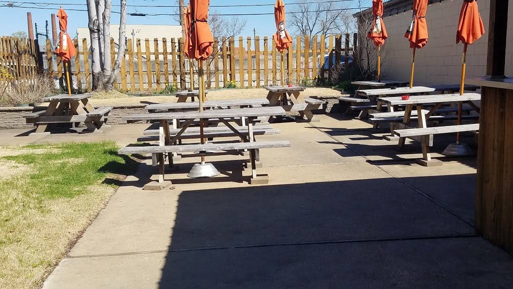 Greggs Bar & Grill | restaurant | 4400 N Broadway, St. Louis, MO 63147, USA | 3144211152 OR +1 314-421-1152