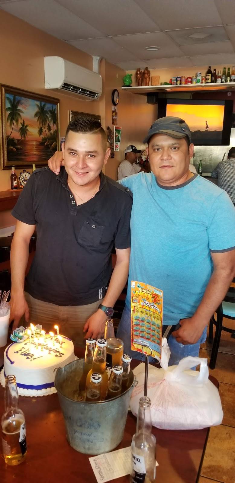 Masa Luna | restaurant | 209 E Holly Ave, Sterling, VA 20164, USA | 7034447333 OR +1 703-444-7333