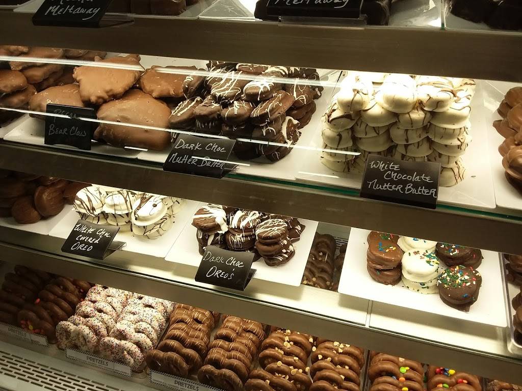 Bear Creek Gifts and Candy Kitchen | restaurant | 165 N Main St, Mt Airy, NC 27030, USA | 3367866602 OR +1 336-786-6602