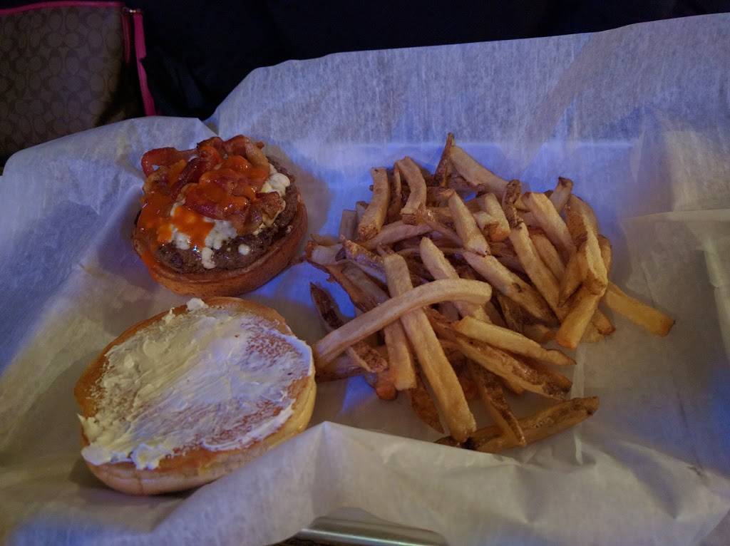 Quintons Bar & Deli | restaurant | 215 E Washington St, Iowa City, IA 52240, USA | 3193547074 OR +1 319-354-7074